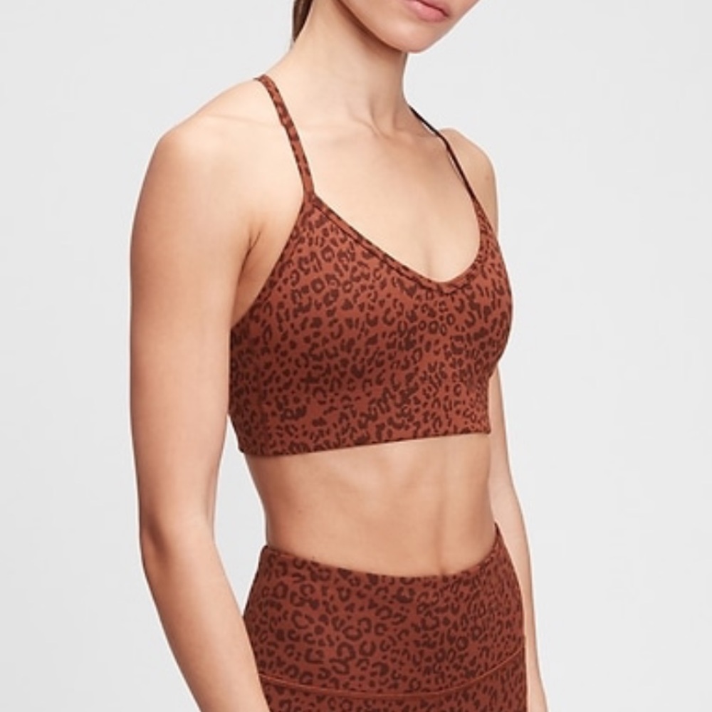 GapFit Blackout Technology Sports Bra Rust Leopard
